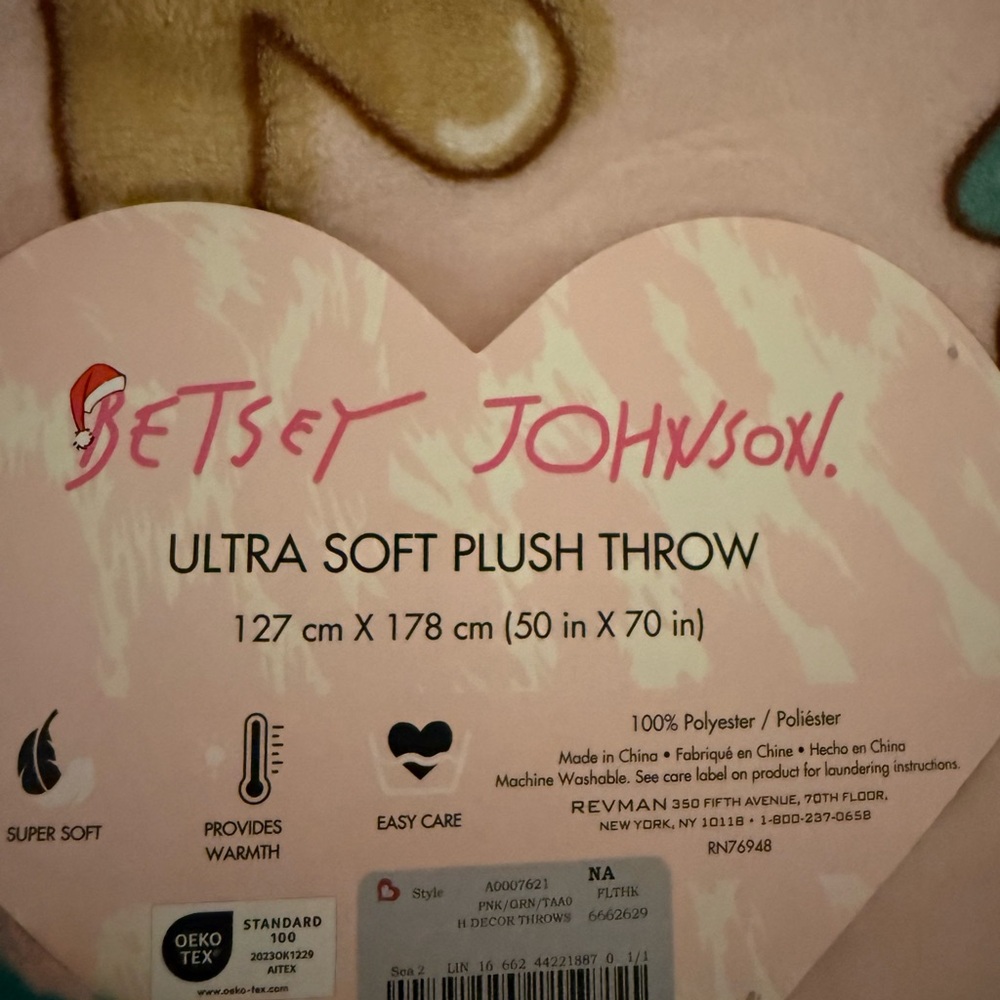 Betsey Johnson Christmas Plush Throw Blanket - Picture 2 of 2